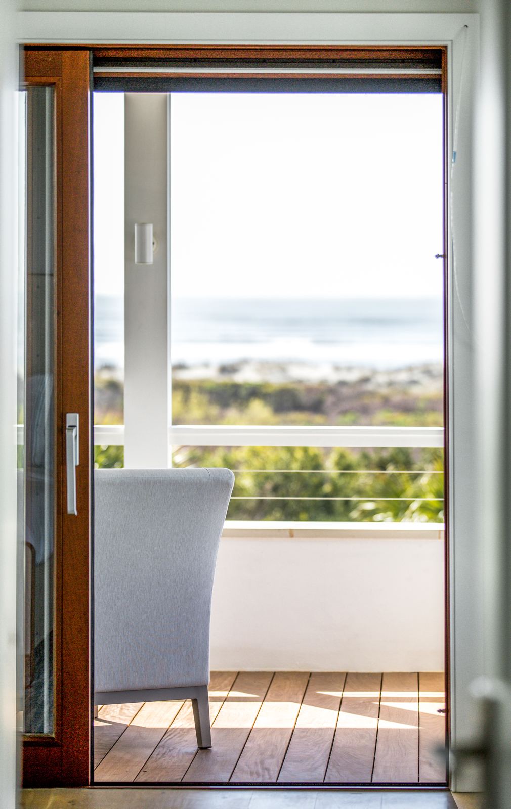 Handle, horizon