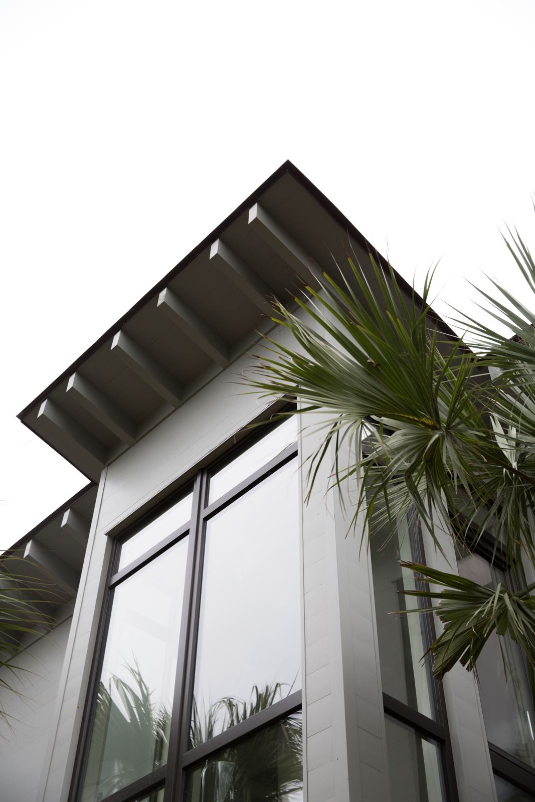 Cantilevered window head