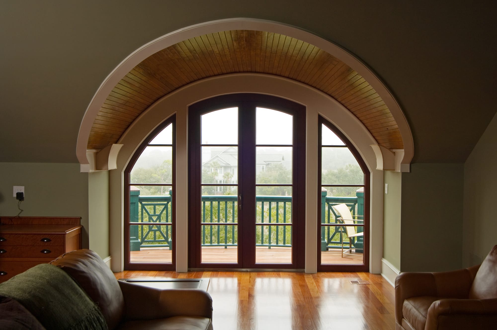 Arched door to the balcony